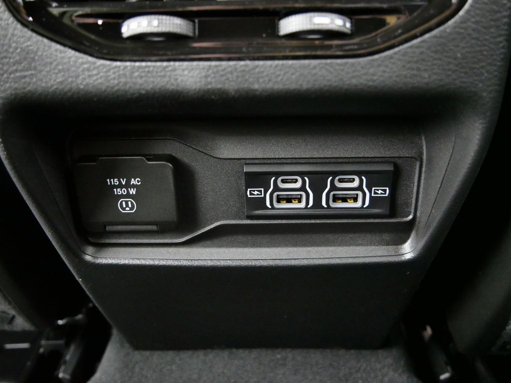 2024 Jeep Grand Cherokee Altitude 32