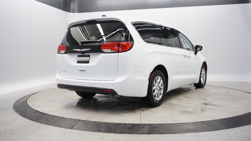 Thumbnail: 2026 Chrysler Voyager - 8