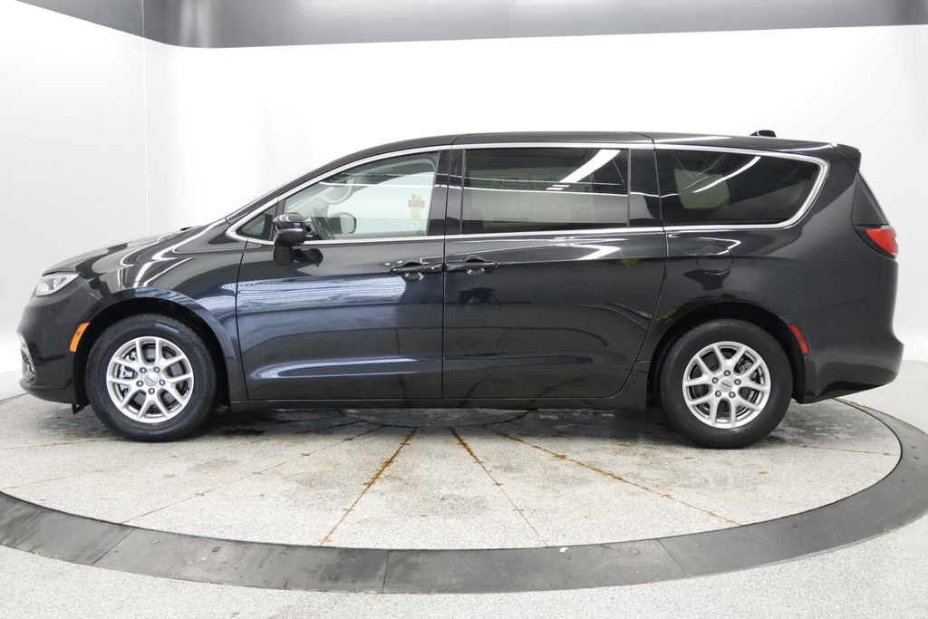 Thumbnail: 2023 Chrysler Pacifica - 2