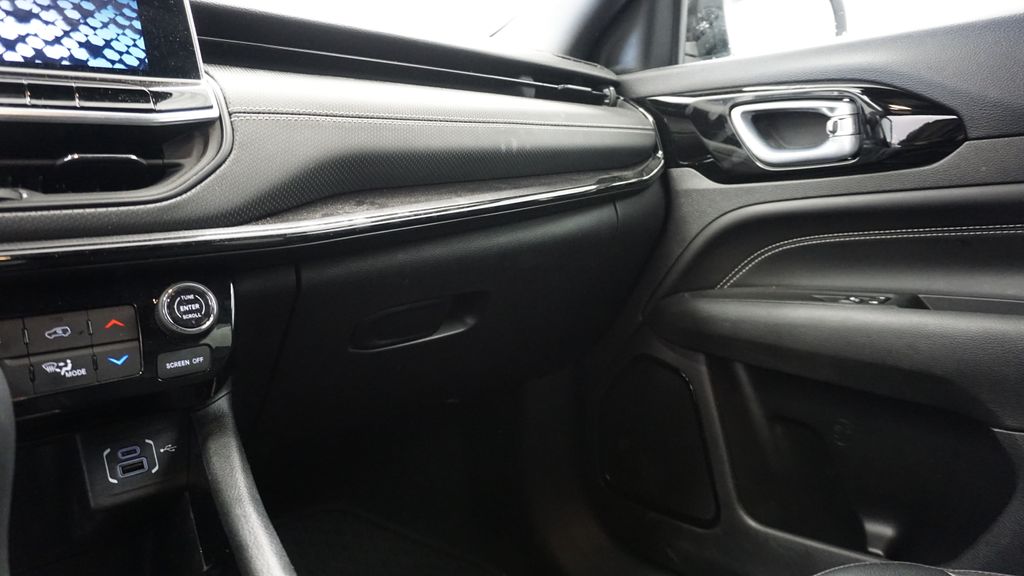 Thumbnail: 2022 Jeep Compass - 32