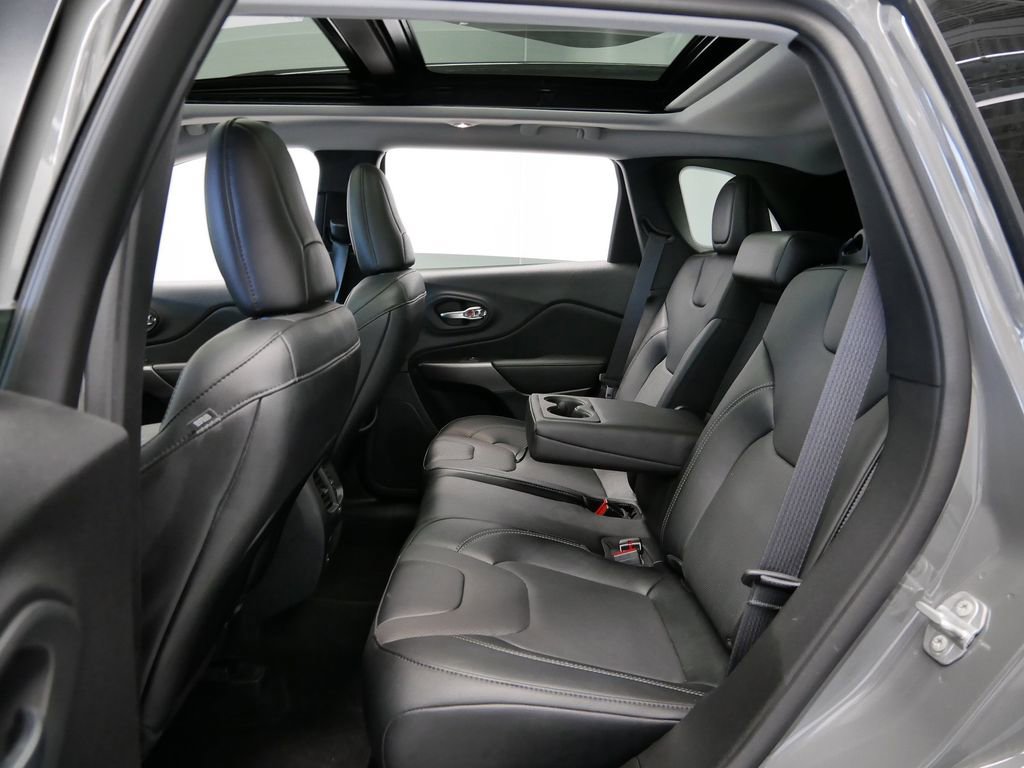 Thumbnail: 2022 Jeep Cherokee - 11