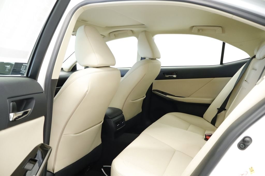 Thumbnail: 2015 Lexus IS - 18
