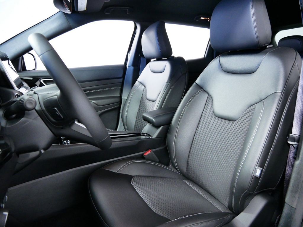 Thumbnail: 2024 Jeep Compass - 31