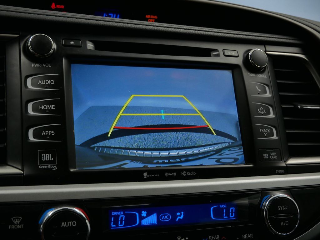 Thumbnail: 2017 Toyota Highlander - 32