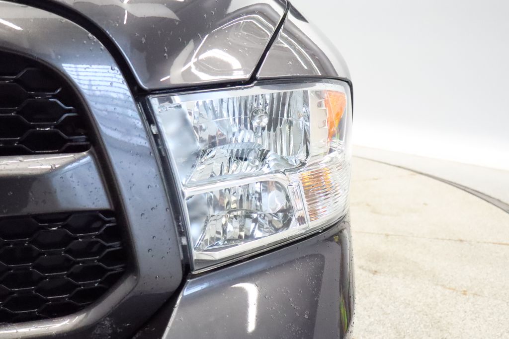 Thumbnail: 2019 RAM 1500 Classic - 13