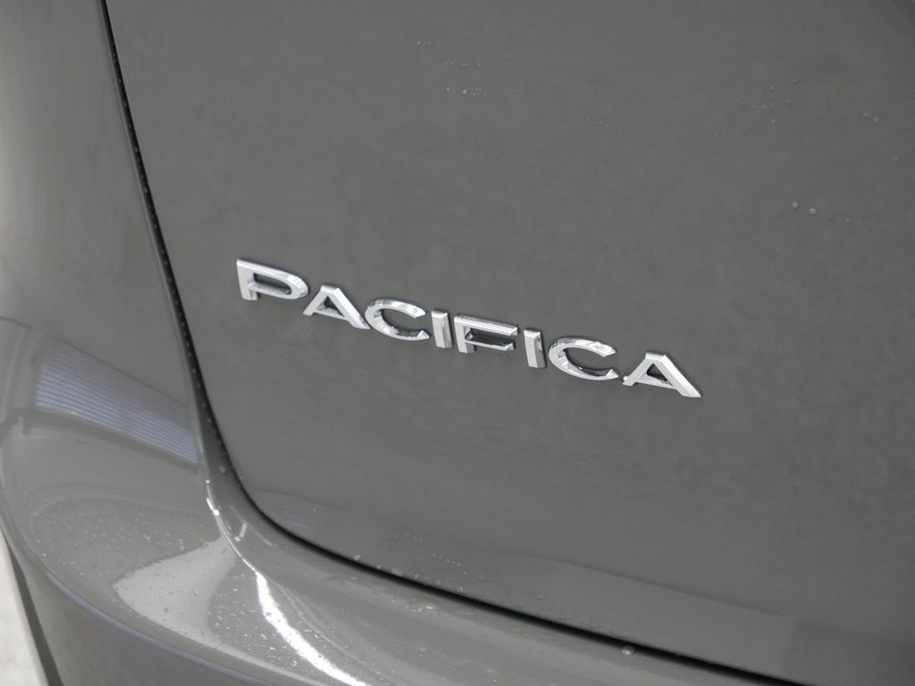 2025 Chrysler Pacifica Hybrid Select 15