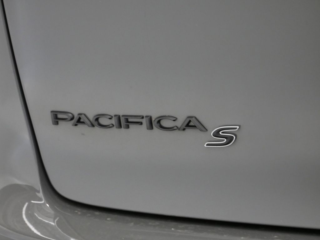Thumbnail: 2021 Chrysler Pacifica - 20