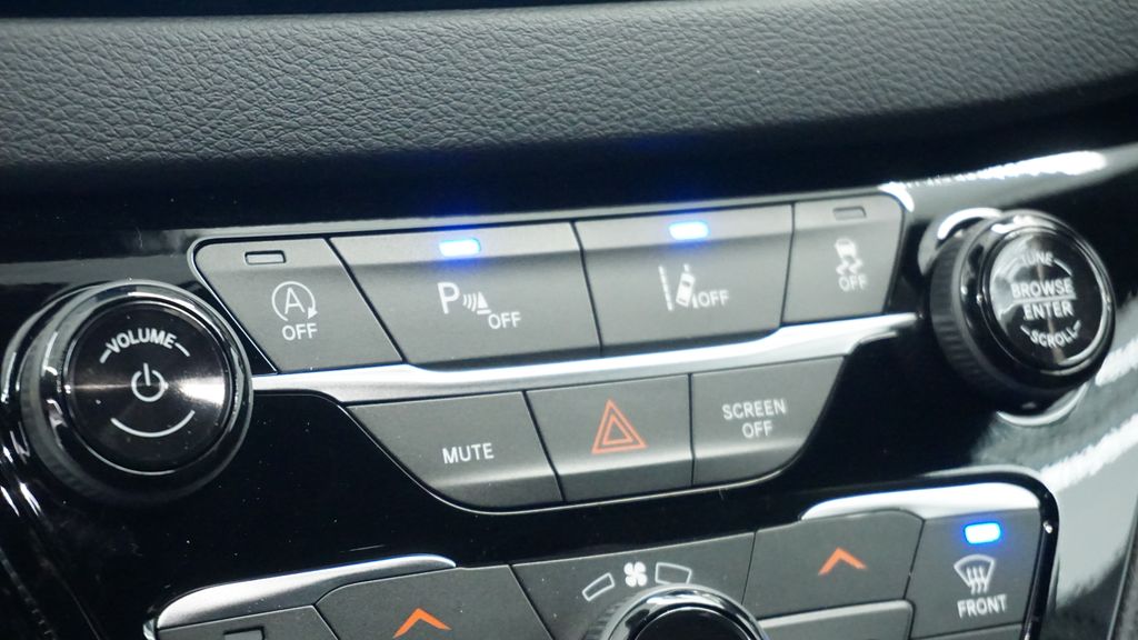 Thumbnail: 2026 Chrysler Voyager - 35