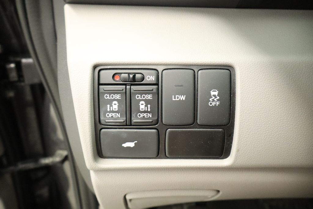 Thumbnail: 2015 Honda Odyssey - 27