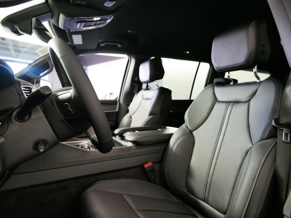 Thumbnail: 2023 Jeep Wagoneer - 4