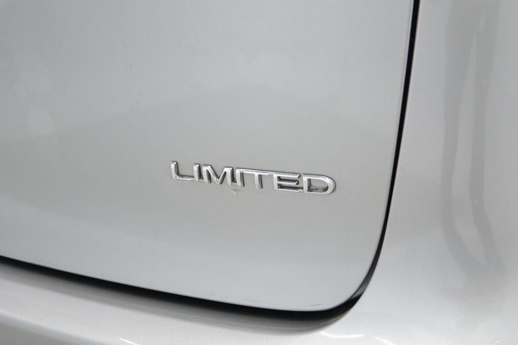 Thumbnail: 2017 Chrysler Pacifica - 13