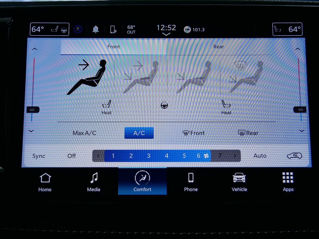 Thumbnail: 2024 Chrysler Pacifica - 42