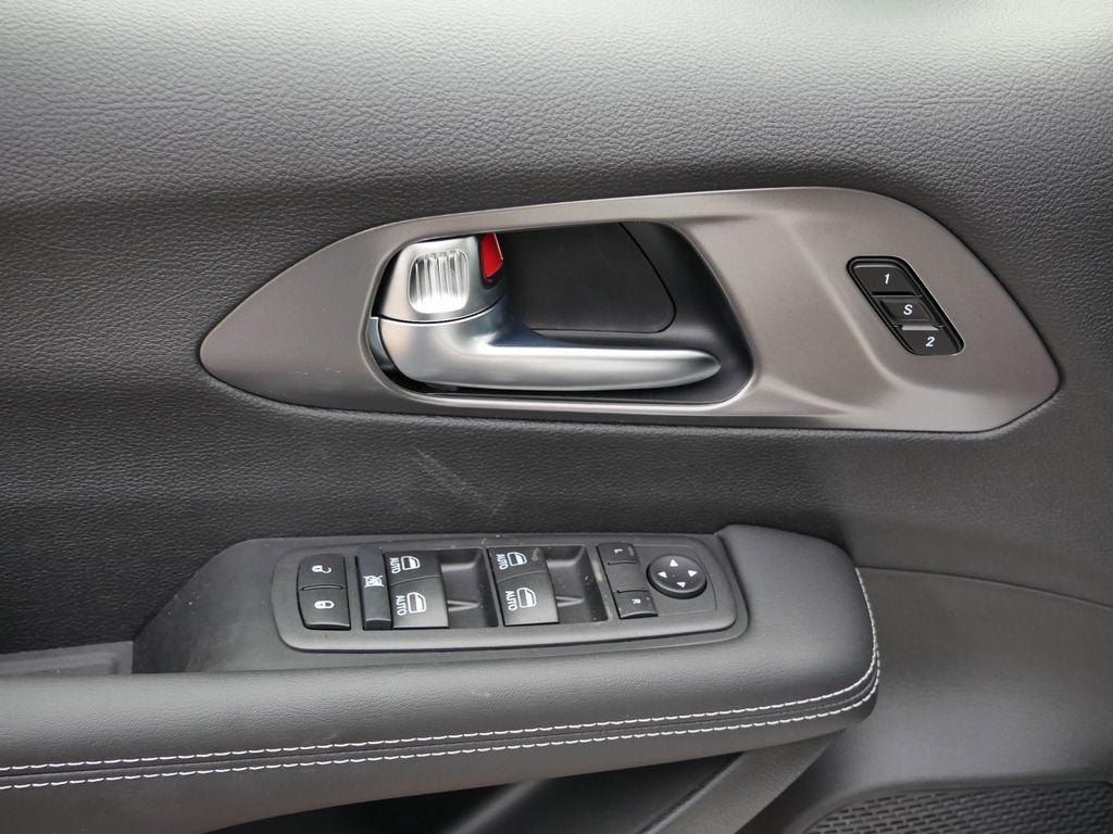 Thumbnail: 2026 Chrysler Pacifica - 7