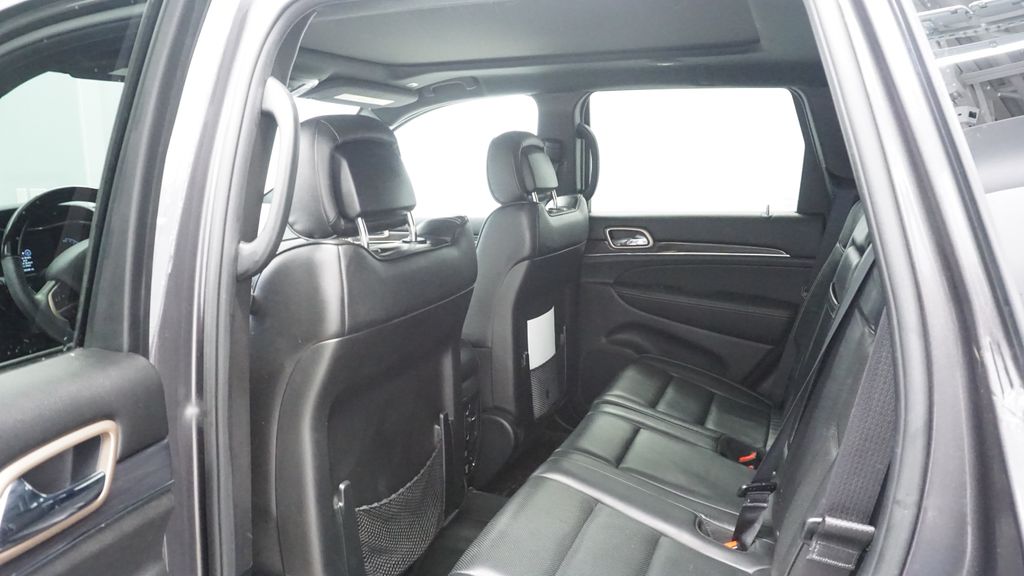 Thumbnail: 2017 Jeep Grand Cherokee - 24