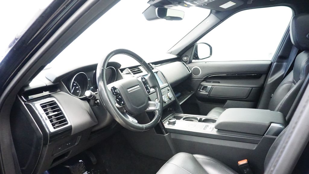 Thumbnail: 2020 Land Rover Discovery - 25