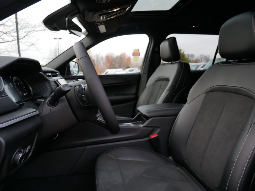 Thumbnail: 2025 Jeep Grand Cherokee L - 34