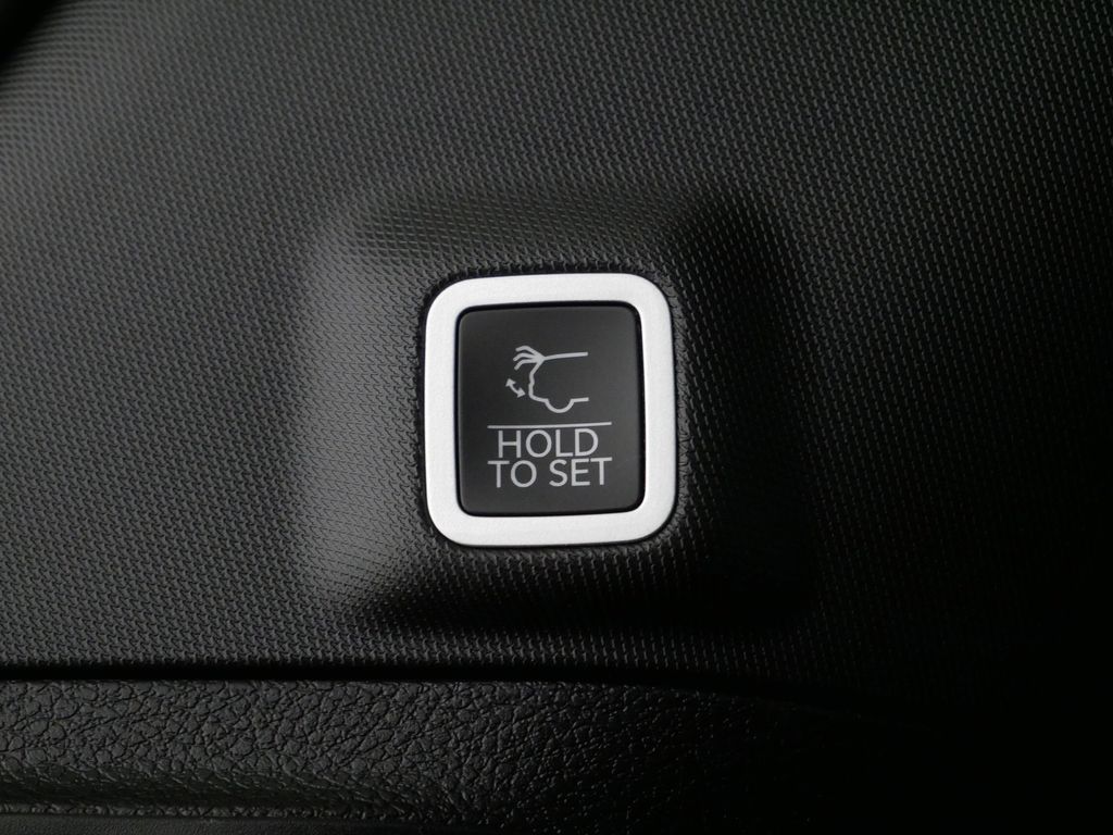 Thumbnail: 2025 Jeep Grand Cherokee - 16