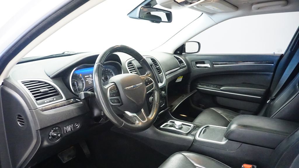 Thumbnail: 2019 Chrysler 300 - 24