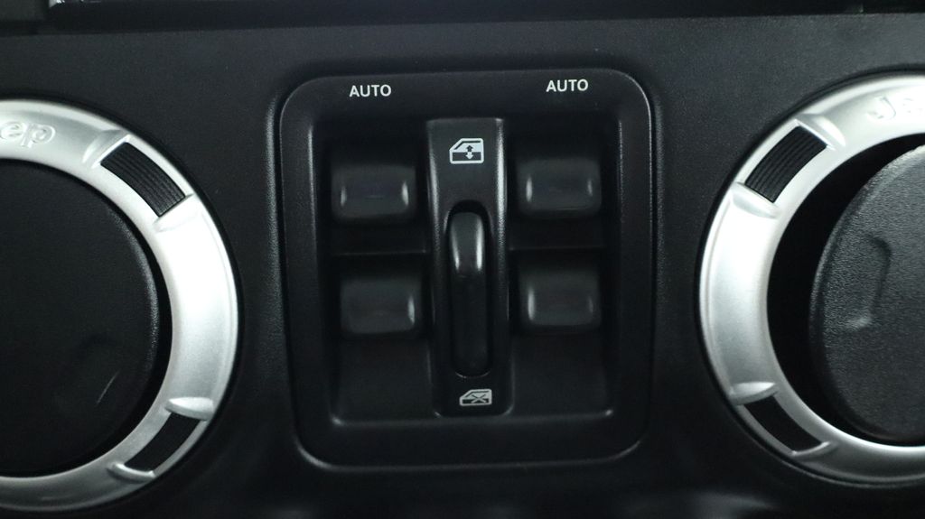 Thumbnail: 2014 Jeep Wrangler - 32