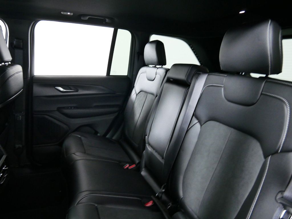 Thumbnail: 2024 Jeep Grand Cherokee - 31