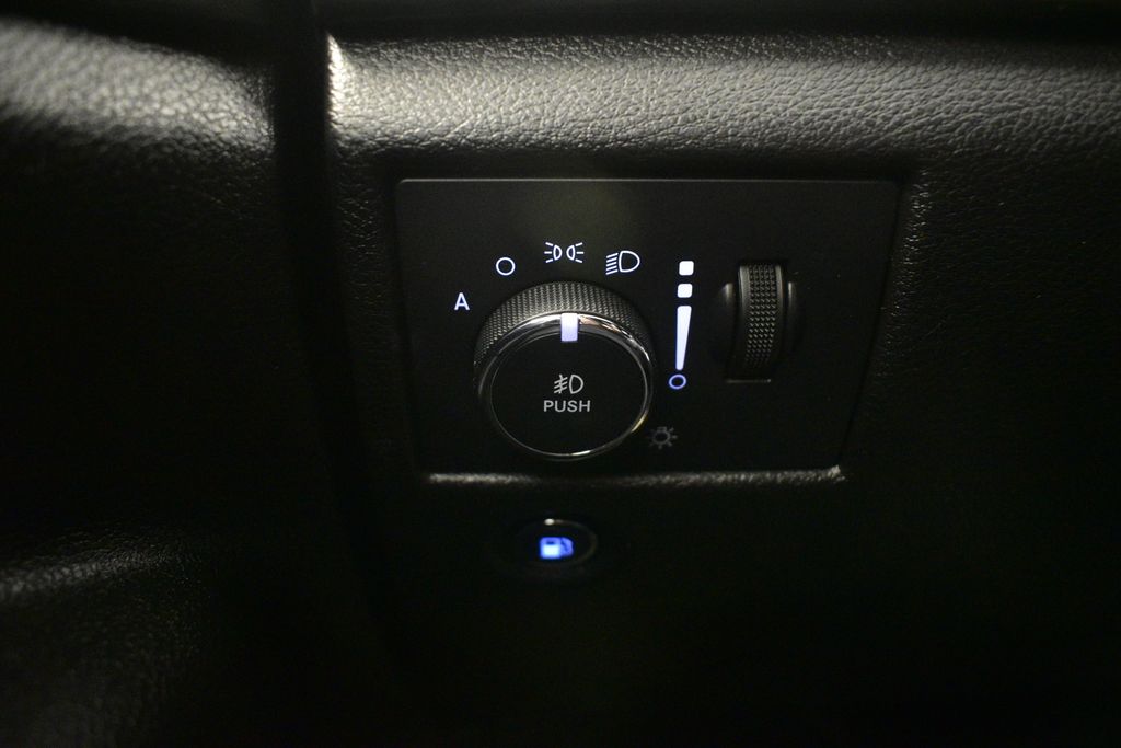 Thumbnail: 2021 Jeep Grand Cherokee - 31