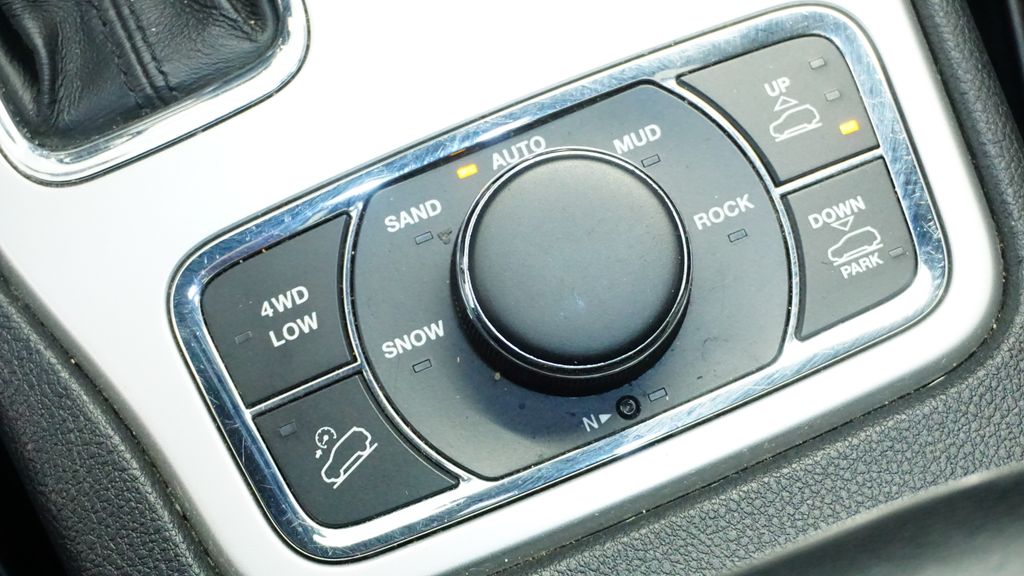 Thumbnail: 2016 Jeep Grand Cherokee - 31