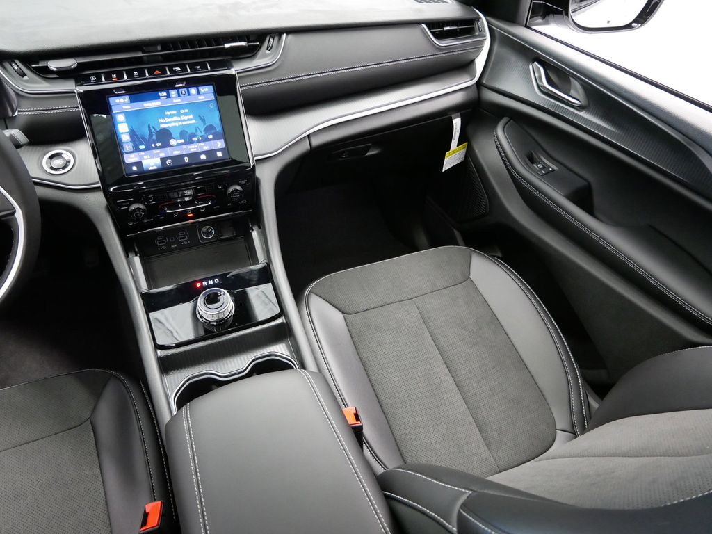 Thumbnail: 2025 Jeep Grand Cherokee L - 17