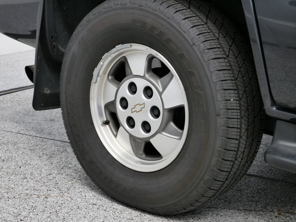 Thumbnail: 2003 Chevrolet Tahoe - 18