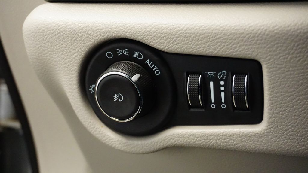 Thumbnail: 2024 Chrysler Pacifica - 22