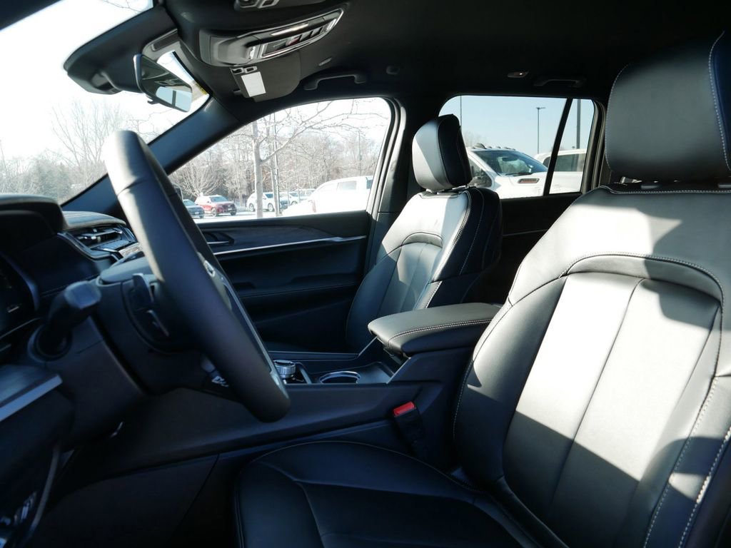 Thumbnail: 2025 Jeep Grand Cherokee - 32