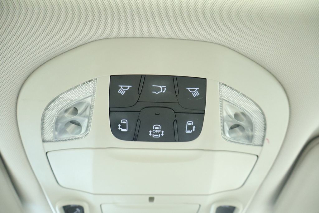 Thumbnail: 2017 Chrysler Pacifica - 34