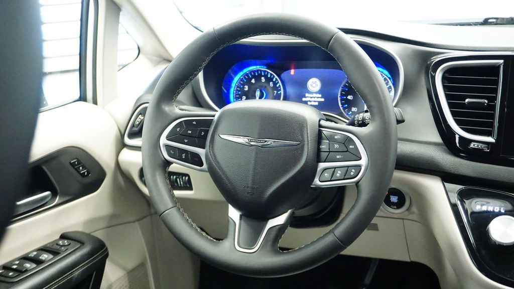 Thumbnail: 2024 Chrysler Pacifica - 17