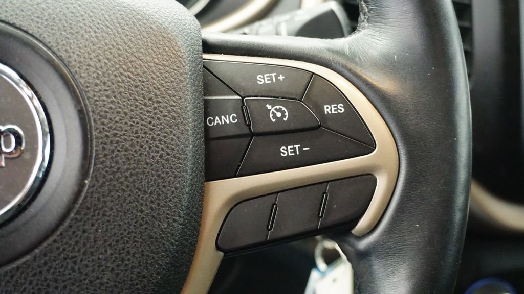 Thumbnail: 2017 Jeep Cherokee - 39