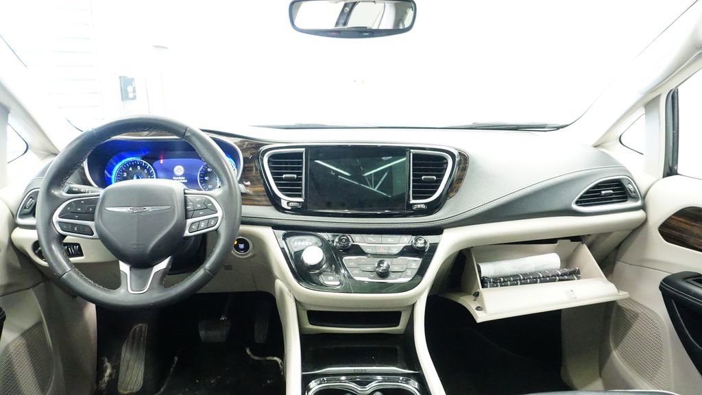 Thumbnail: 2023 Chrysler Pacifica - 18