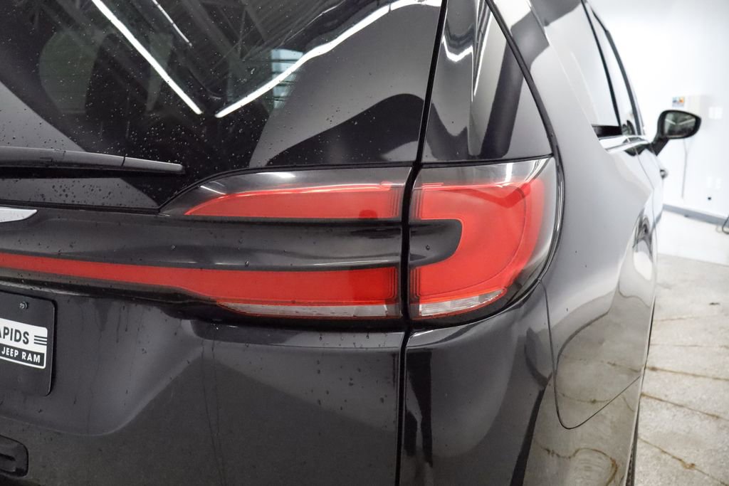 Thumbnail: 2023 Chrysler Pacifica - 19