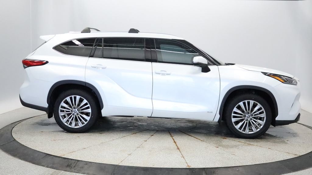 Thumbnail: 2022 Toyota Highlander - 6