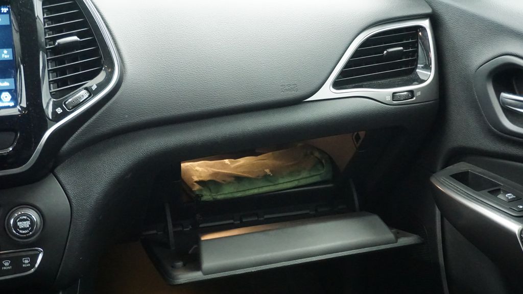 Thumbnail: 2019 Jeep Cherokee - 26