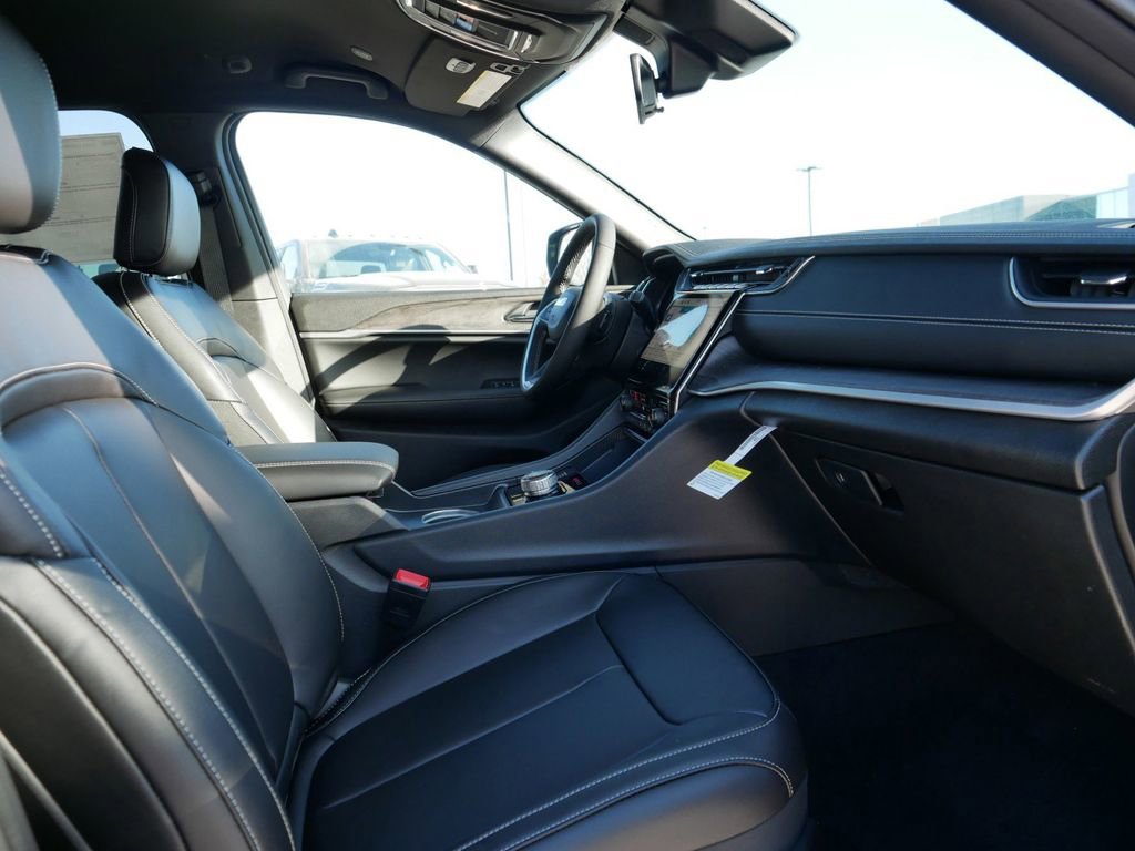 Thumbnail: 2025 Jeep Grand Cherokee - 22