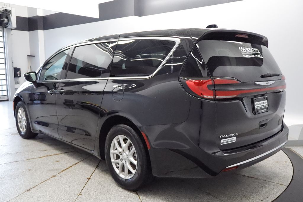 Thumbnail: 2026 Chrysler Pacifica - 6