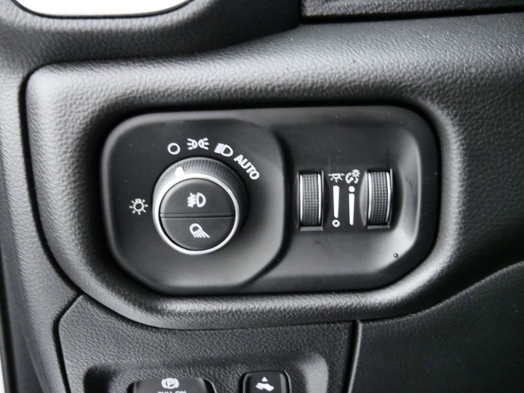 Thumbnail: 2025 RAM 1500 - 38