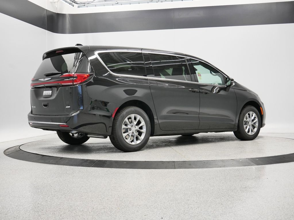 Thumbnail: 2026 Chrysler Pacifica - 45