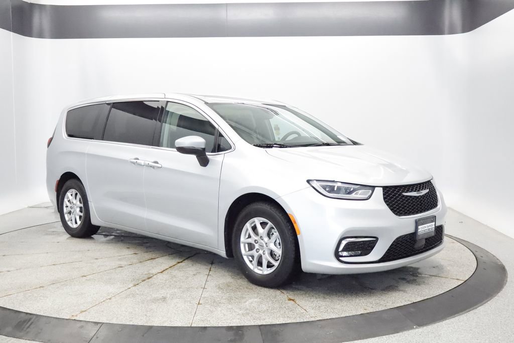 Thumbnail: 2023 Chrysler Pacifica - 10