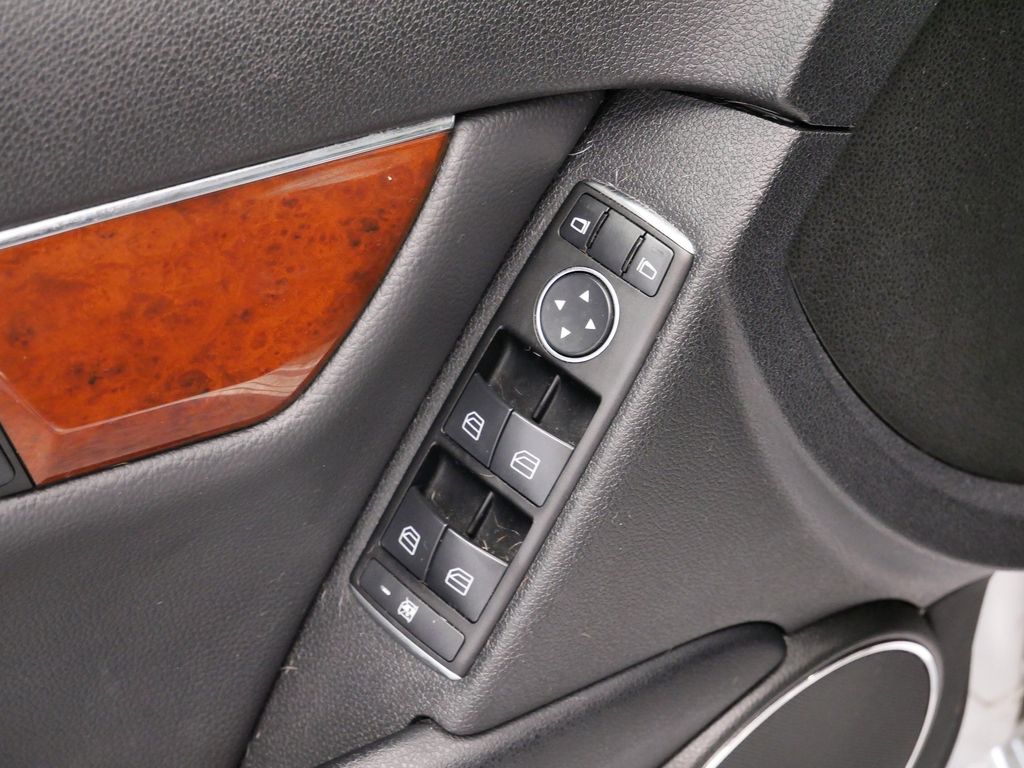 Thumbnail: 2011 Mercedes-Benz C-Class - 6