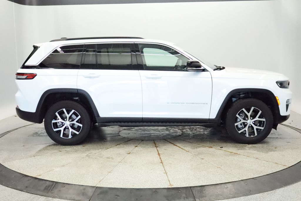 Thumbnail: 2025 Jeep Grand Cherokee - 8