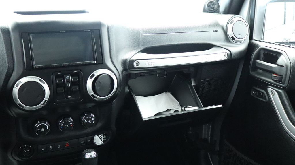 Thumbnail: 2014 Jeep Wrangler - 22