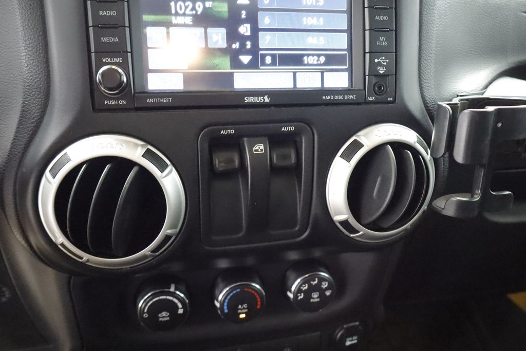 Thumbnail: 2015 Jeep Wrangler - 24