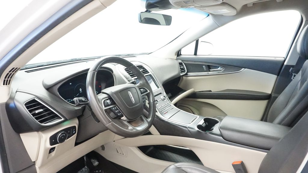 Thumbnail: 2019 Lincoln Nautilus - 26