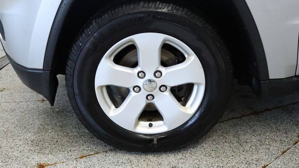 Thumbnail: 2012 Jeep Grand Cherokee - 11