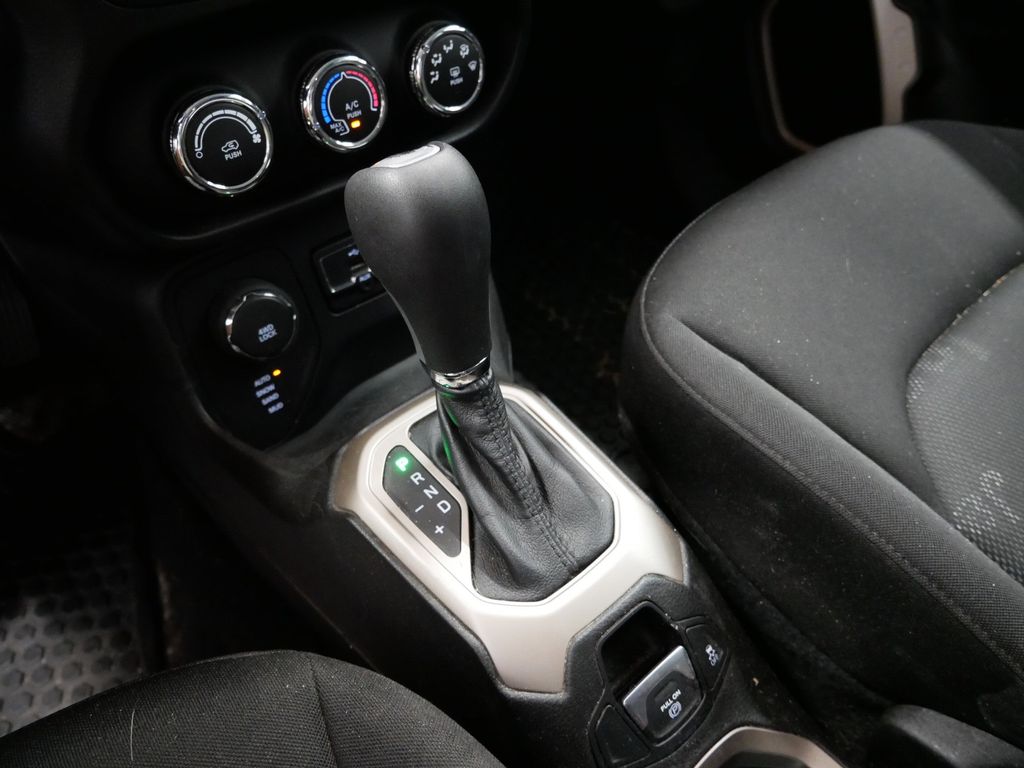 Thumbnail: 2017 Jeep Renegade - 29