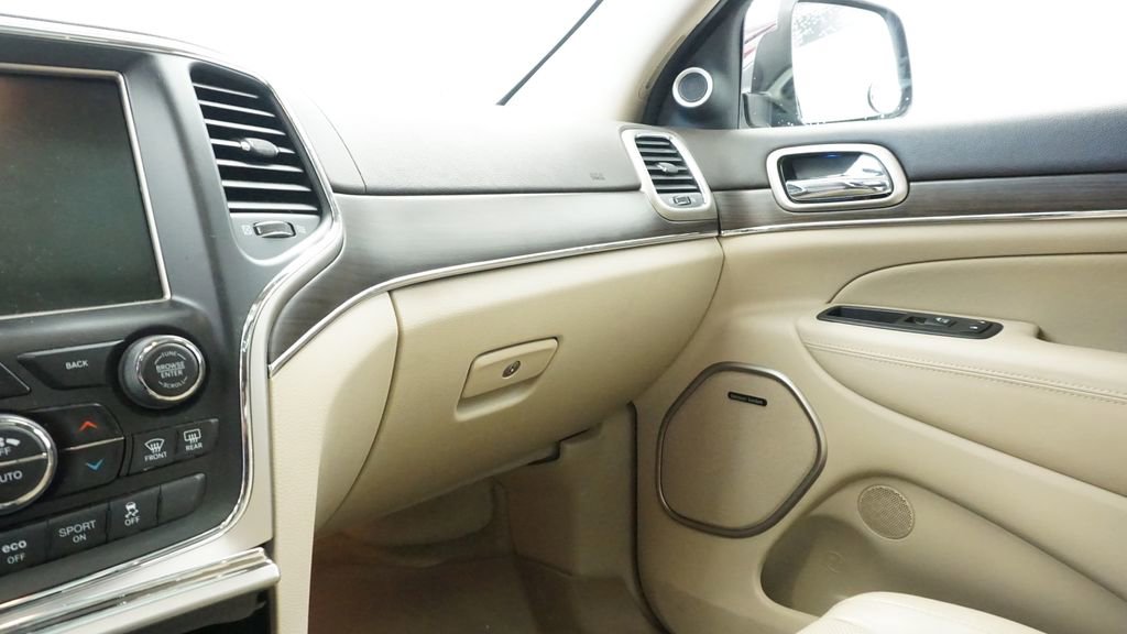 Thumbnail: 2016 Jeep Grand Cherokee - 36